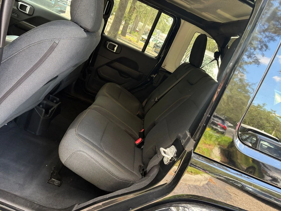 2025 Jeep JL Wrangler - Image 27 of 31