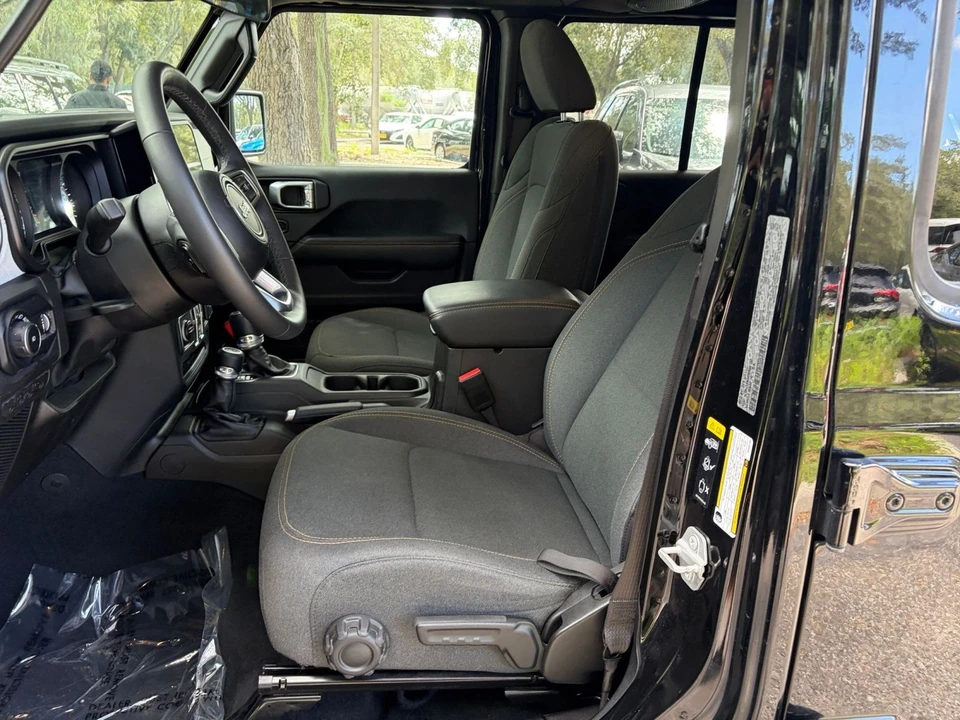 2025 Jeep JL Wrangler - Image 28 of 31