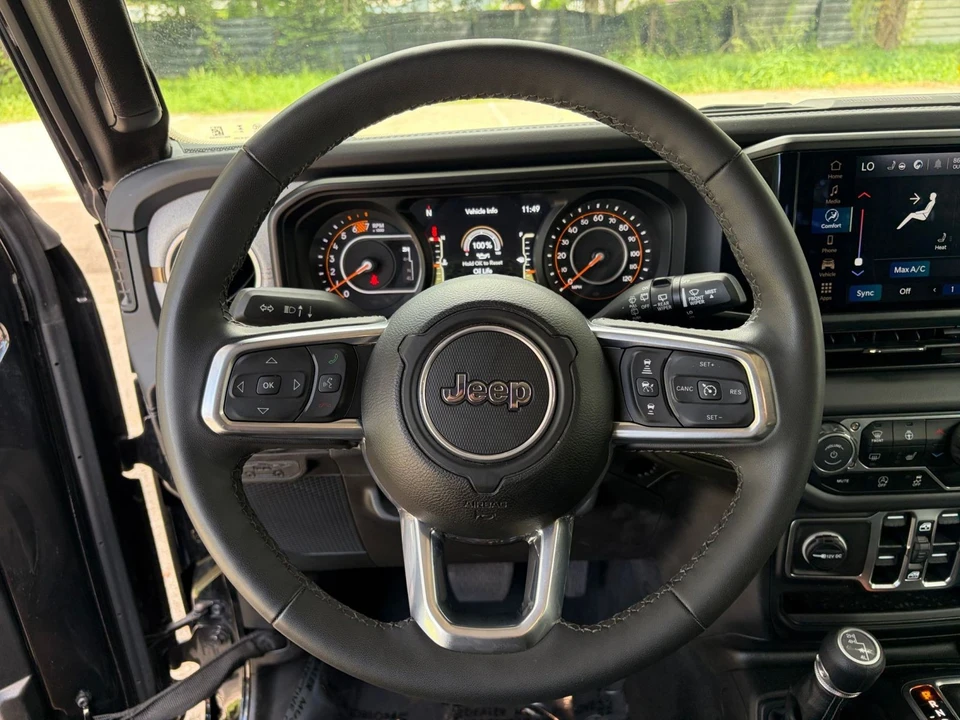 2025 Jeep JL Wrangler - Image 29 of 31
