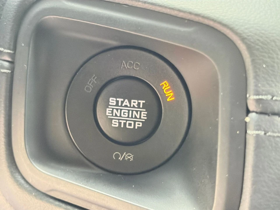 2025 Jeep JL Wrangler - Image 21 of 31
