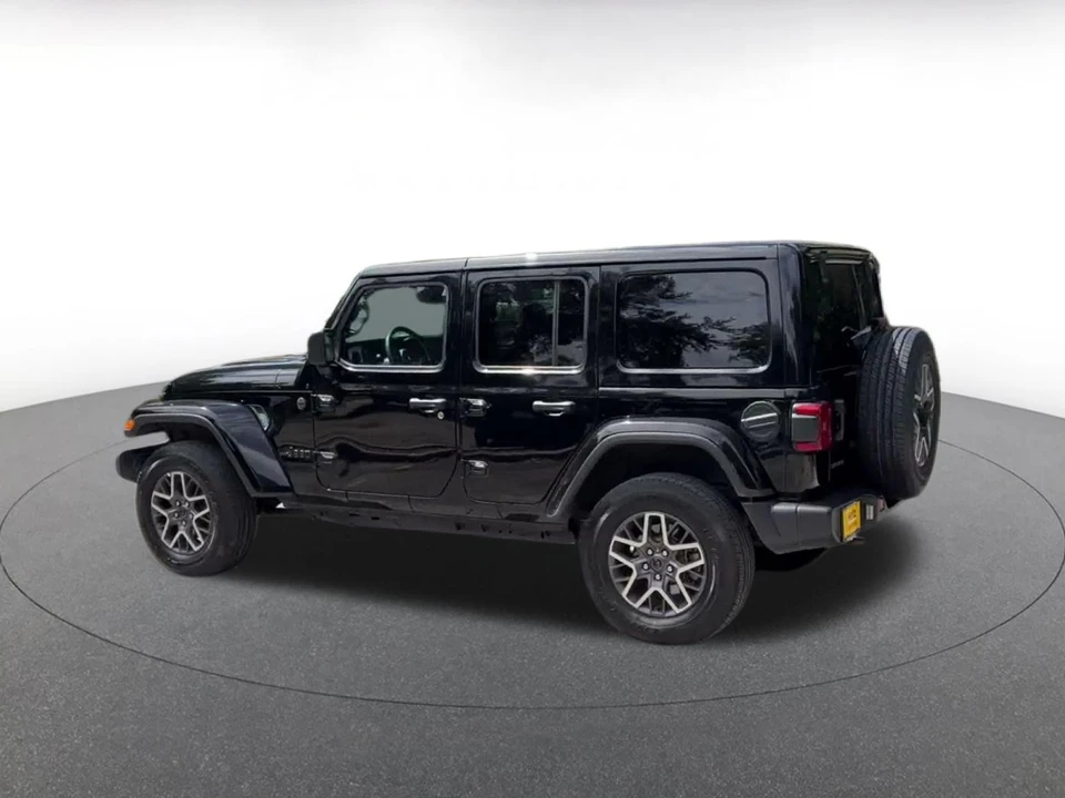 2025 Jeep JL Wrangler - Image 11 of 31