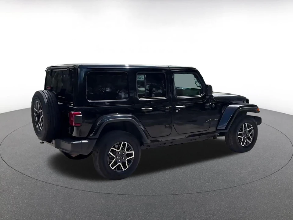 2025 Jeep JL Wrangler - Image 15 of 31