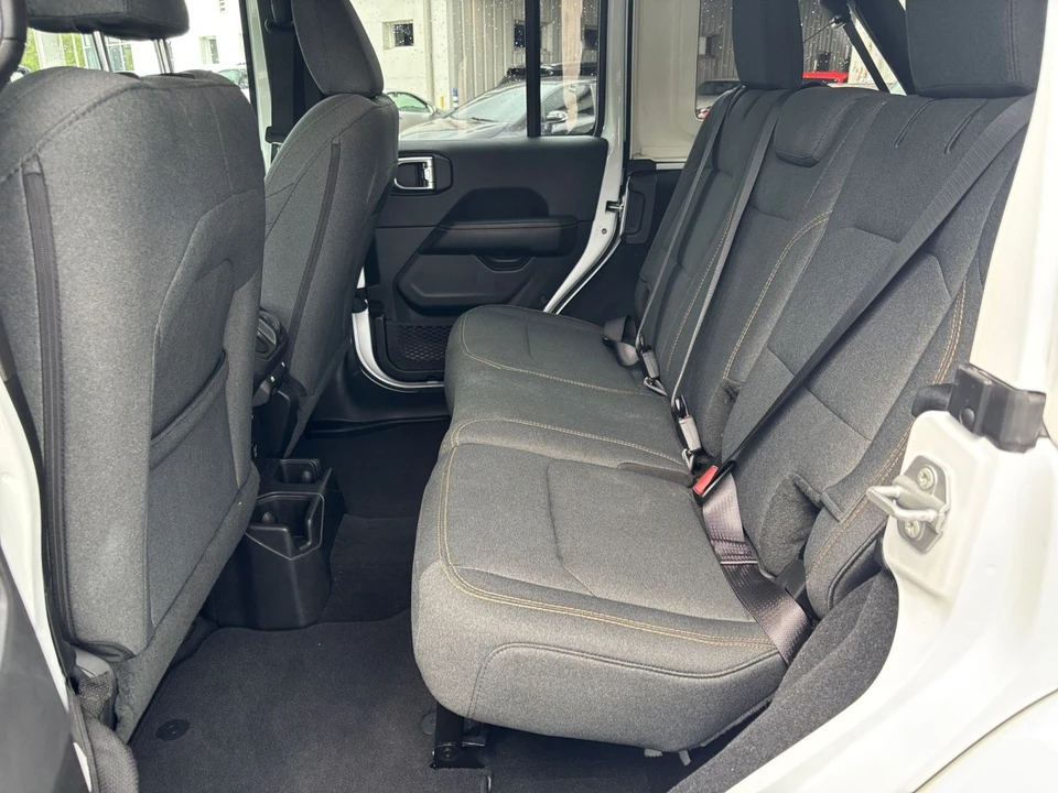 2025 Jeep JL Wrangler - Image 25 of 31