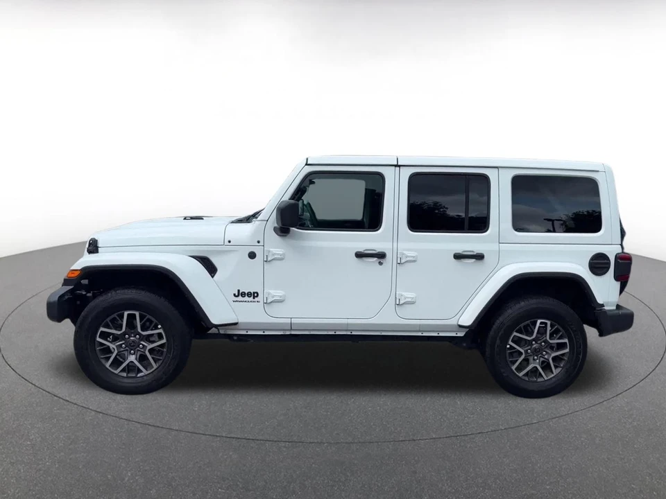 2025 Jeep JL Wrangler - Image 9 of 31