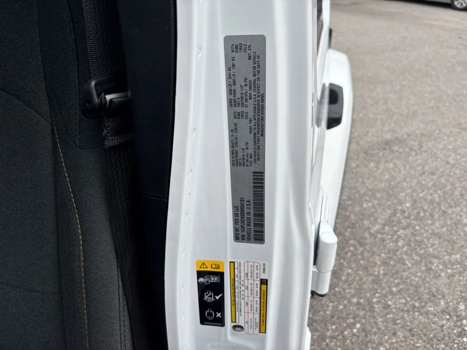 2025 Jeep JL Wrangler - Image 29 of 31