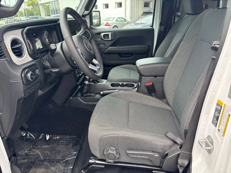 2025 Jeep JL Wrangler - Image 26 of 31