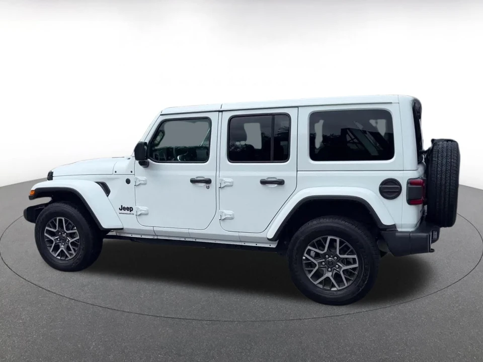 2025 Jeep JL Wrangler - Image 11 of 31