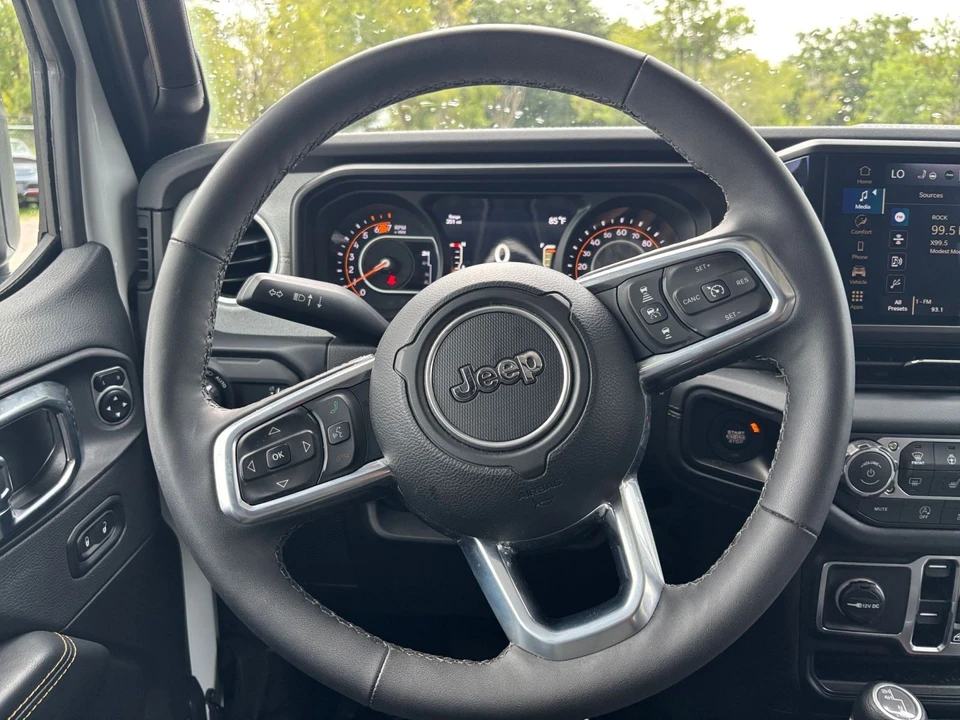 2025 Jeep JL Wrangler - Image 27 of 31