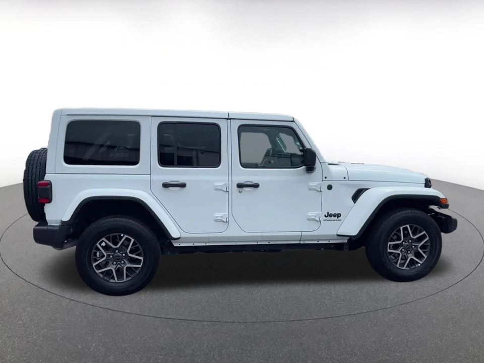 2025 Jeep JL Wrangler - Image 18 of 31