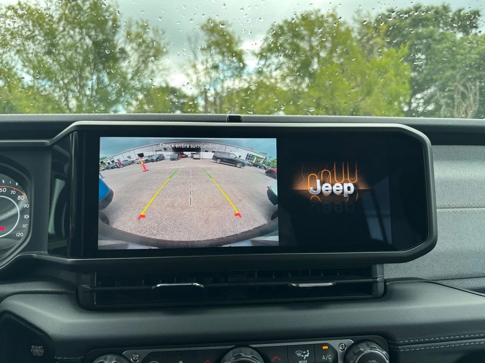 2025 Jeep JL Wrangler - Image 23 of 31