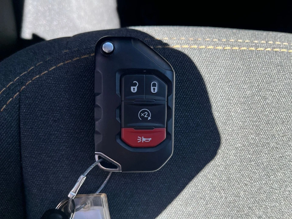 2025 Jeep JL Wrangler - Image 26 of 31