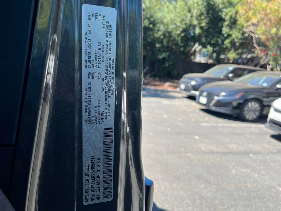 2025 Jeep JL Wrangler - Image 30 of 31