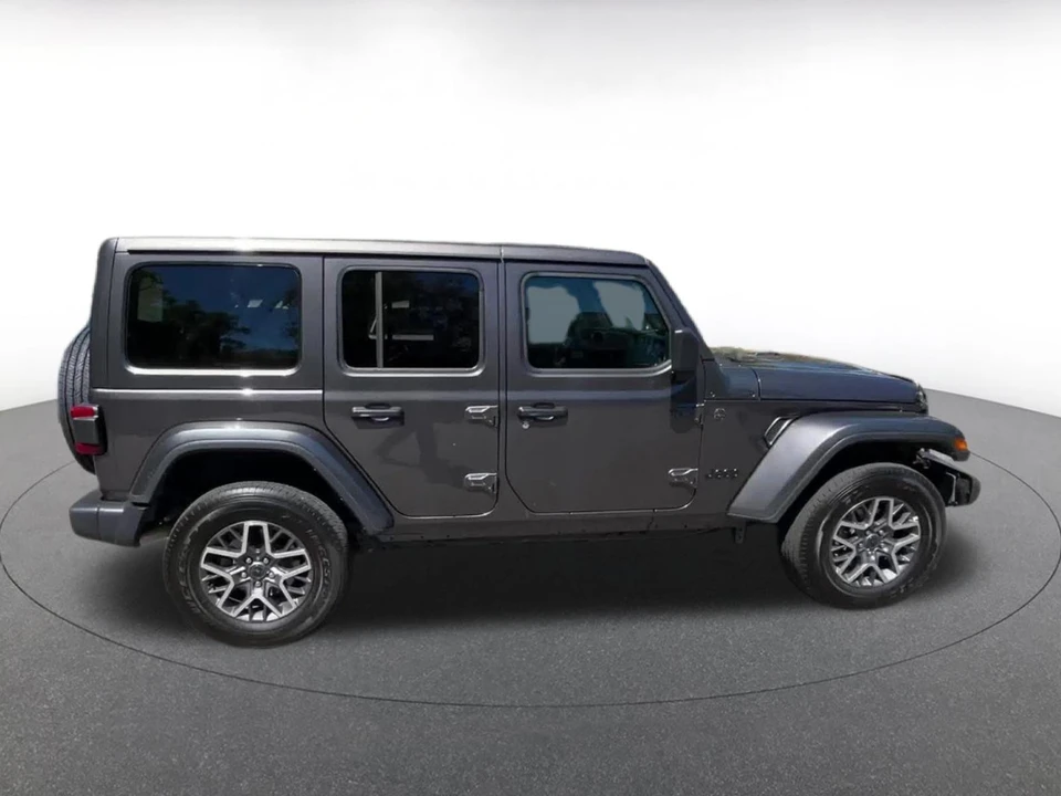 2025 Jeep JL Wrangler - Image 17 of 31