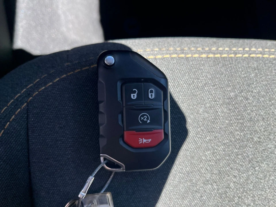 2025 Jeep JL Wrangler - Image 22 of 31