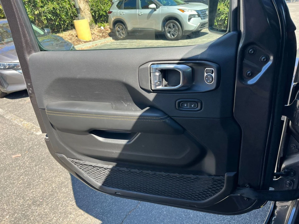 2025 Jeep JL Wrangler - Image 20 of 31