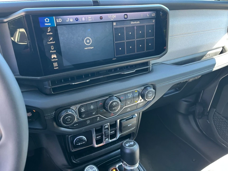 2025 Jeep JL Wrangler - Image 18 of 31