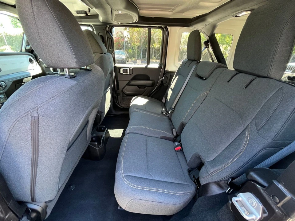 2025 Jeep JL Wrangler - Image 27 of 31