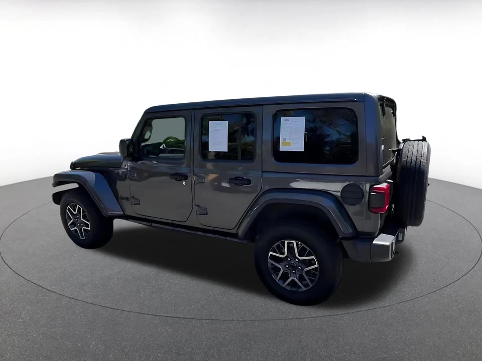 2025 Jeep JL Wrangler - Image 11 of 31