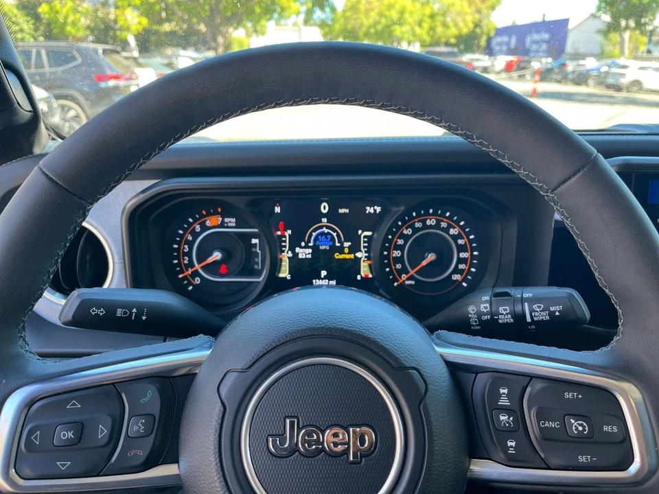 2025 Jeep JL Wrangler - Image 29 of 31