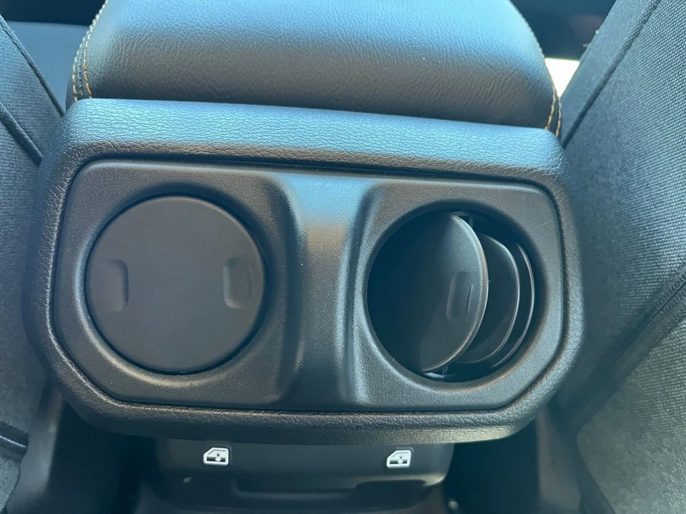 2025 Jeep JL Wrangler - Image 23 of 31