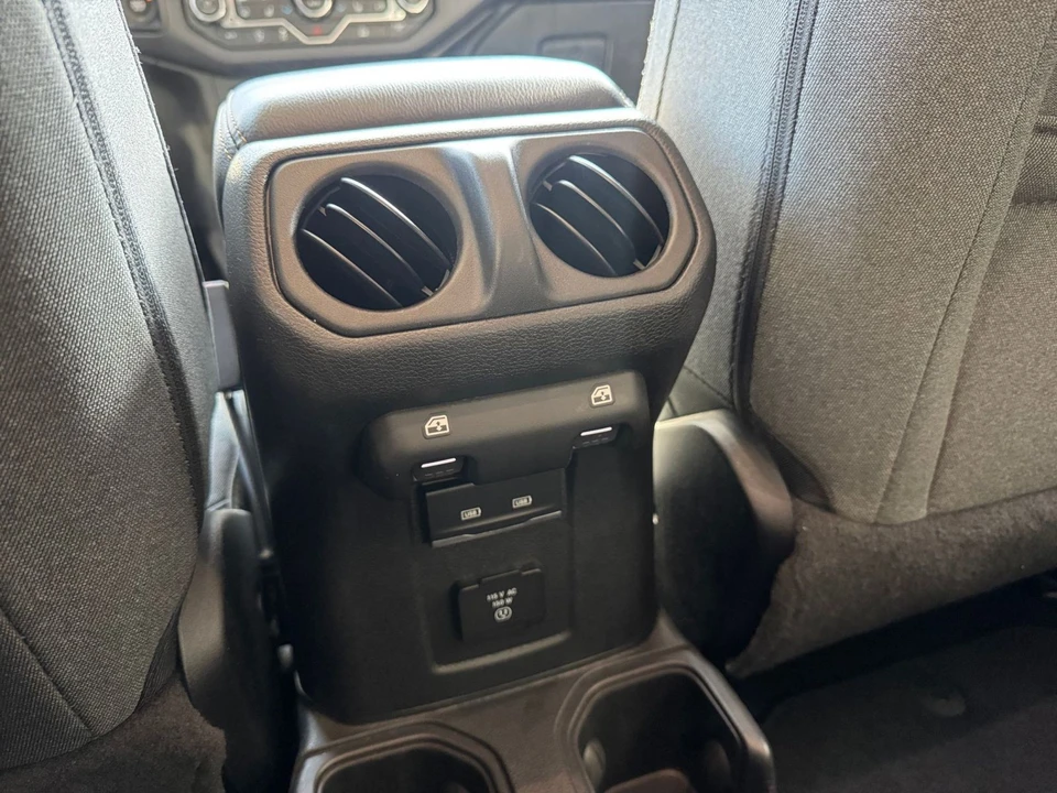 2025 Jeep JL Wrangler - Image 23 of 31
