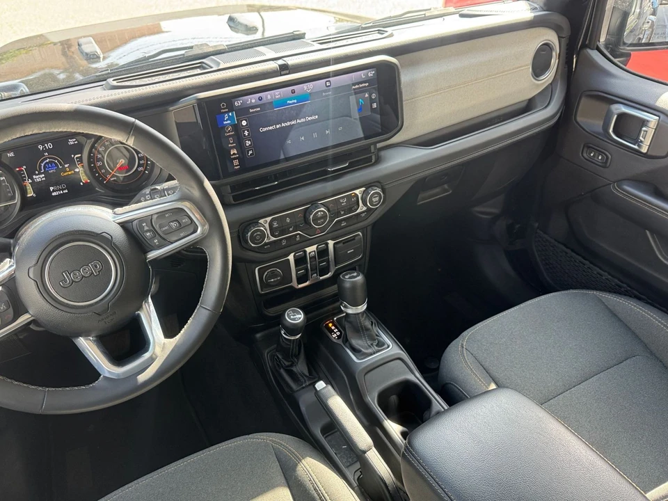 2025 Jeep JL Wrangler - Image 21 of 31