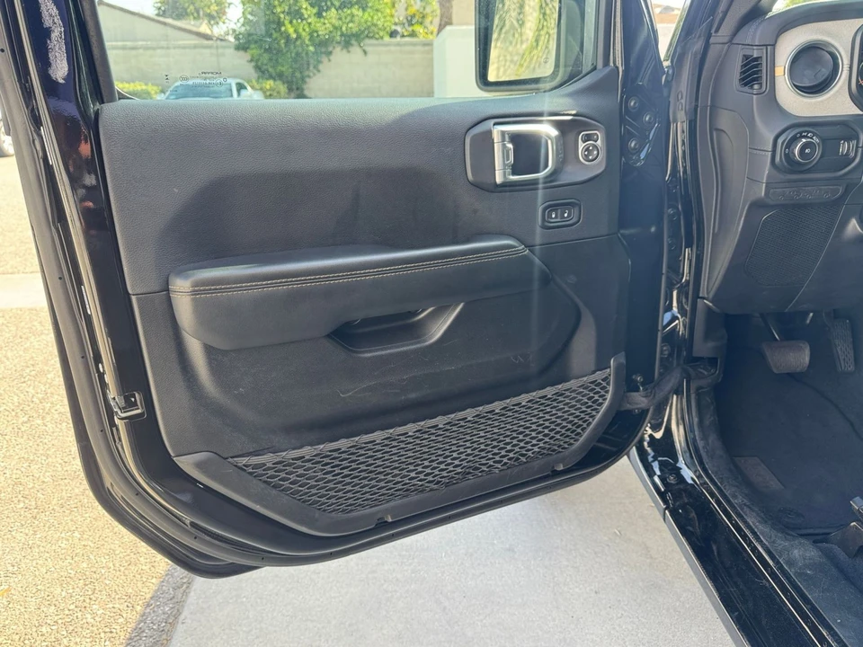 2025 Jeep JL Wrangler - Image 20 of 31