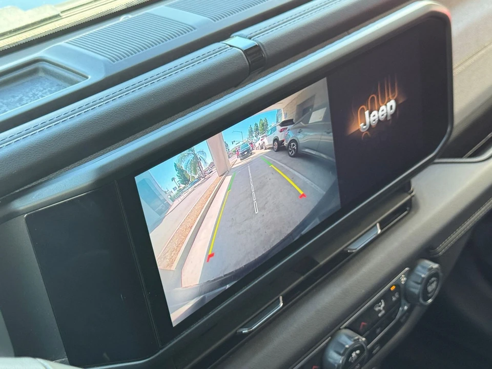 2025 Jeep JL Wrangler - Image 24 of 31