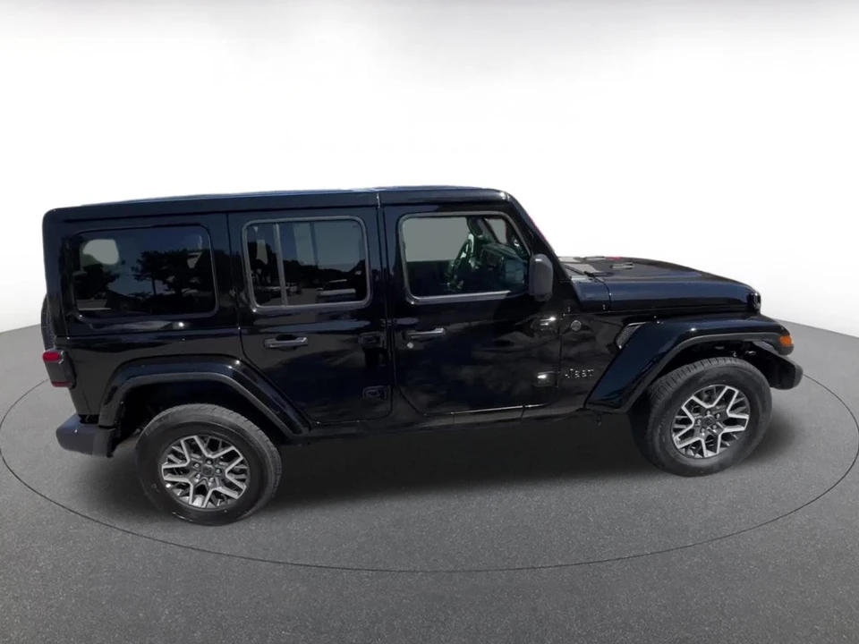 2025 Jeep JL Wrangler - Image 17 of 31