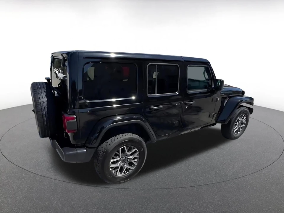 2025 Jeep JL Wrangler - Image 15 of 31