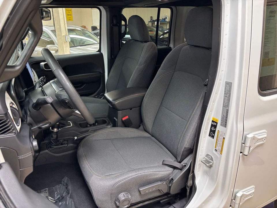 2025 Jeep JL Wrangler - Image 23 of 31