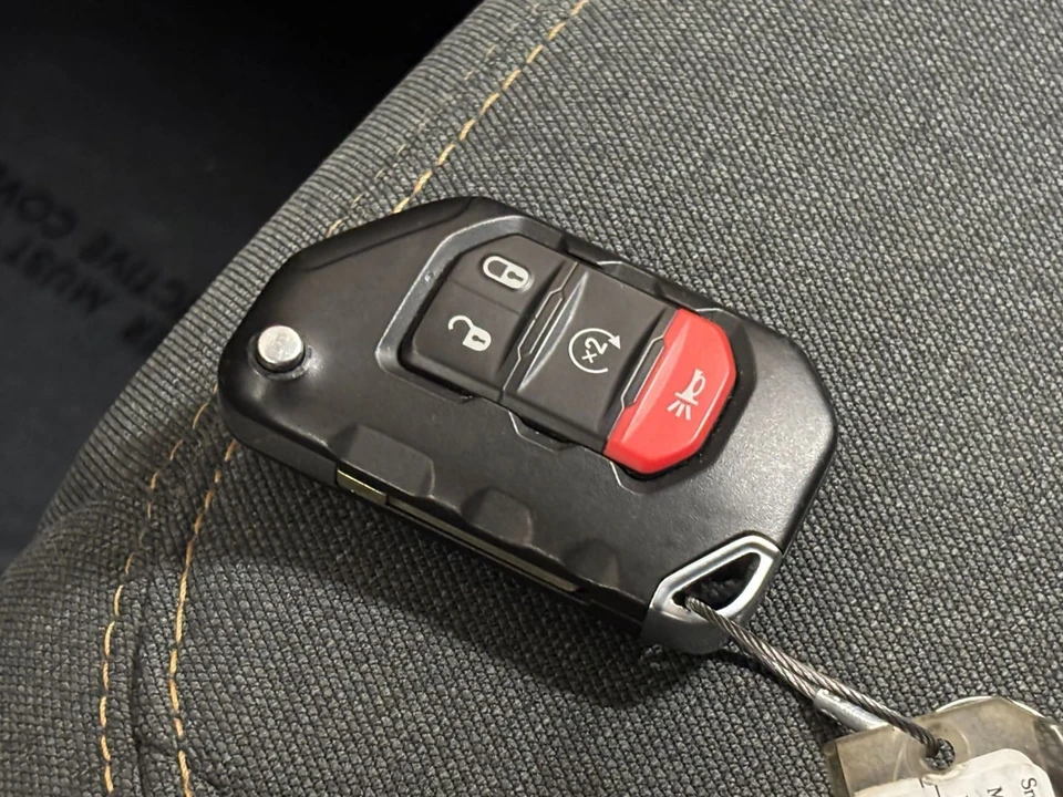 2025 Jeep JL Wrangler - Image 19 of 31