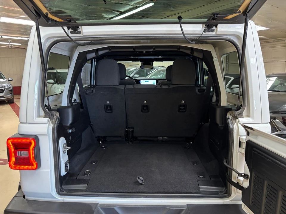 2025 Jeep JL Wrangler - Image 27 of 31