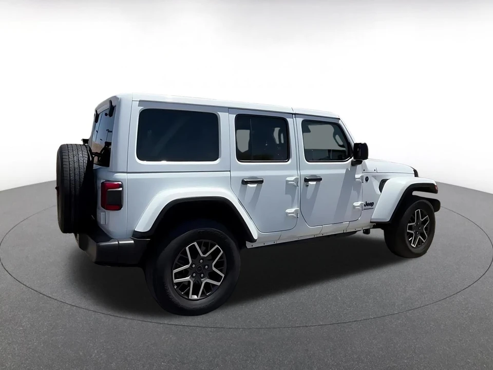 2025 Jeep JL Wrangler - Image 17 of 31
