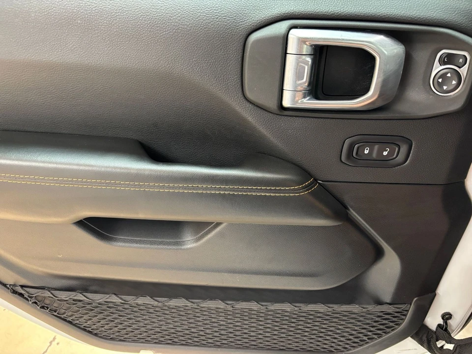 2025 Jeep JL Wrangler - Image 20 of 31