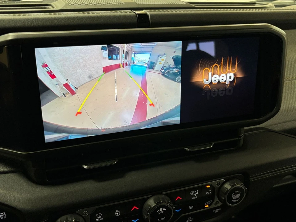 2025 Jeep JL Wrangler - Image 24 of 31