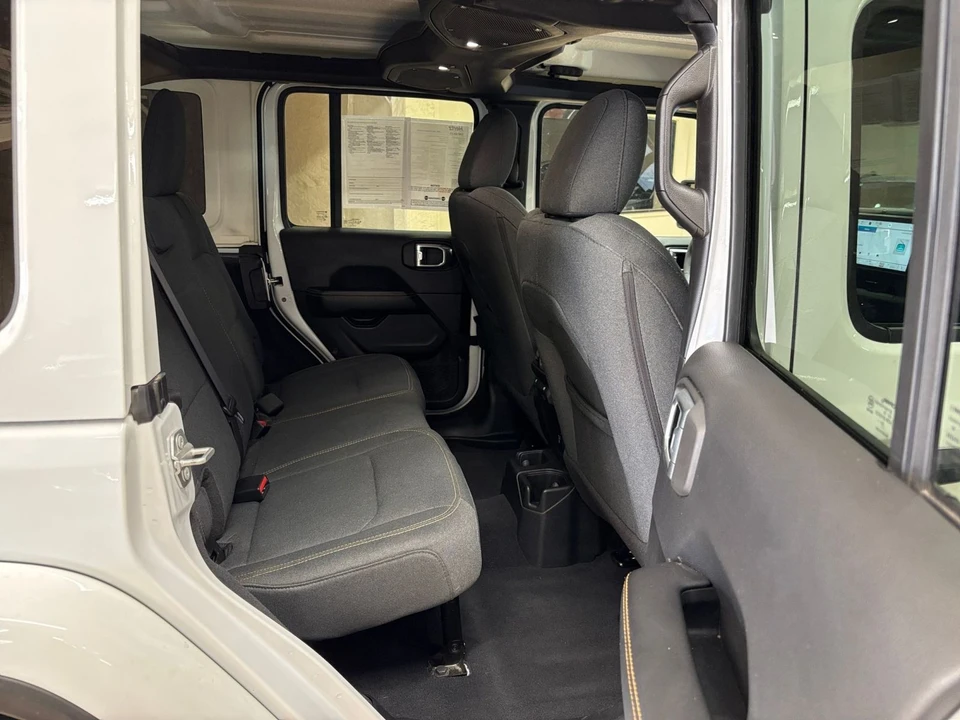 2025 Jeep JL Wrangler - Image 26 of 31