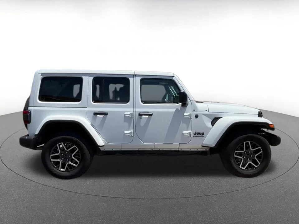 2025 Jeep JL Wrangler - Image 15 of 31