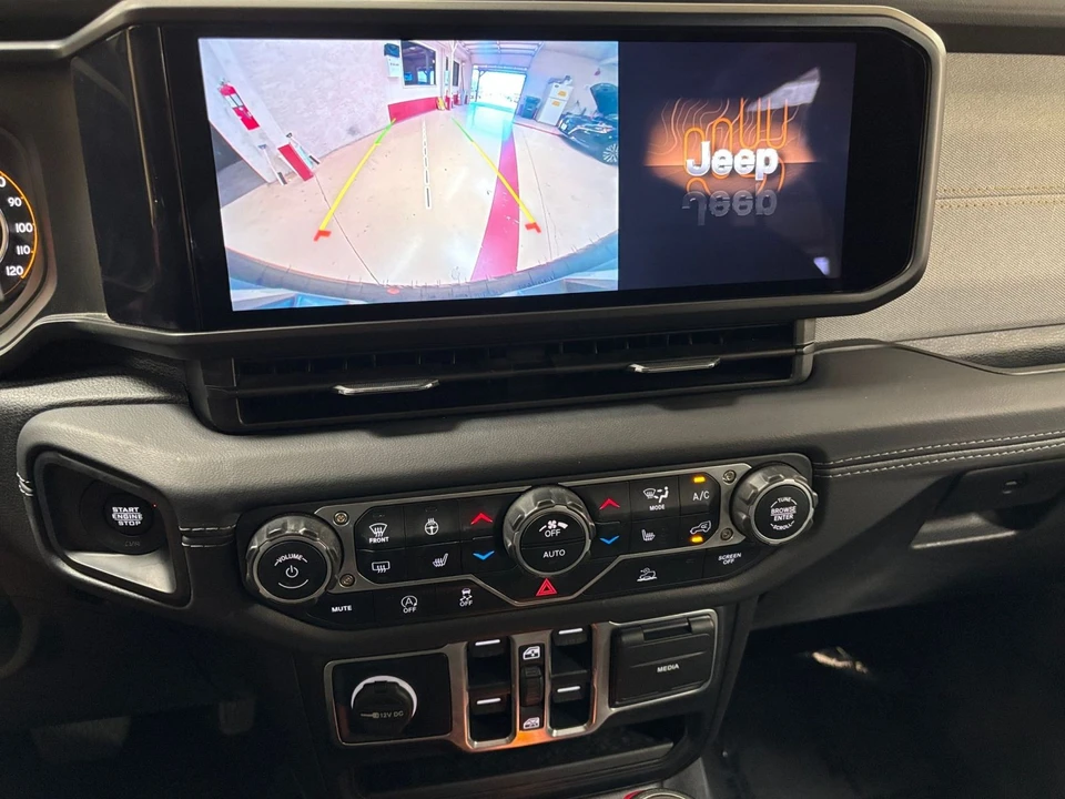 2025 Jeep JL Wrangler - Image 19 of 31