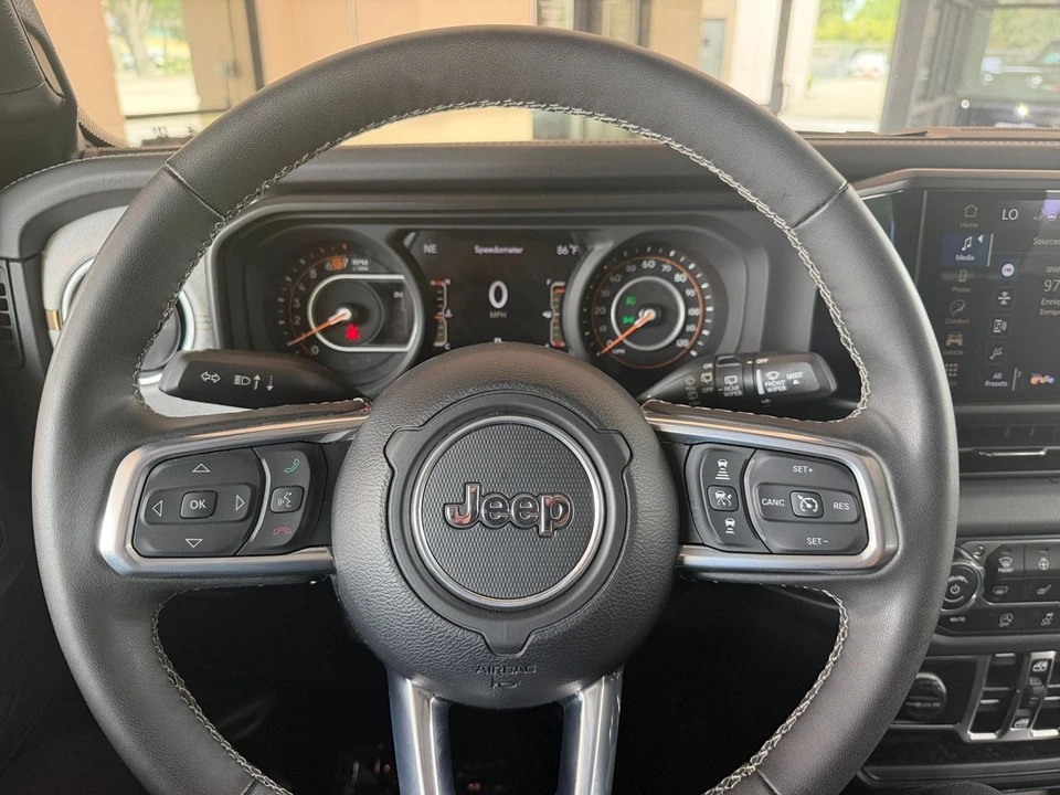 2025 Jeep JL Wrangler - Image 30 of 31