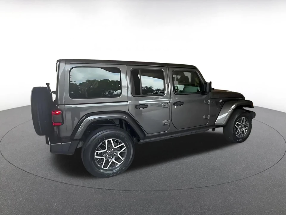 2025 Jeep JL Wrangler - Image 14 of 31