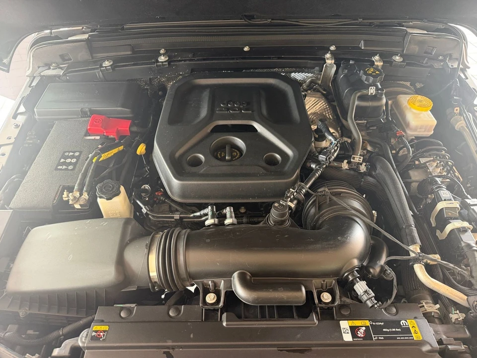 2025 Jeep JL Wrangler - Image 28 of 31