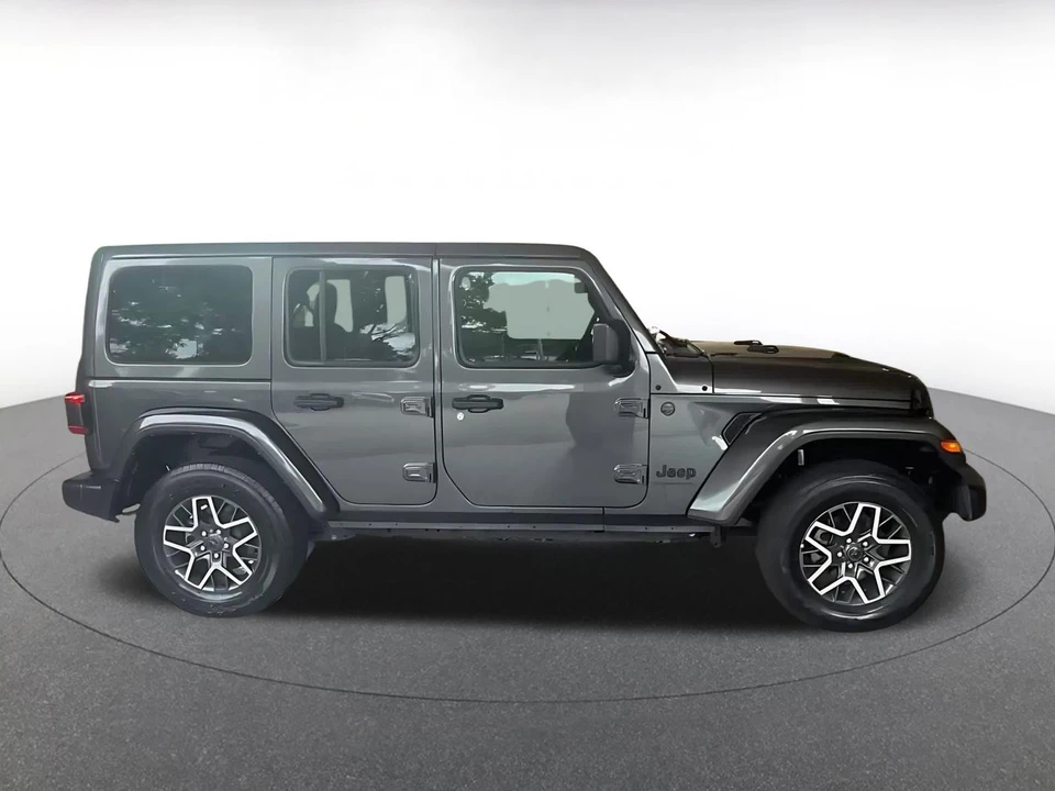 2025 Jeep JL Wrangler - Image 17 of 31