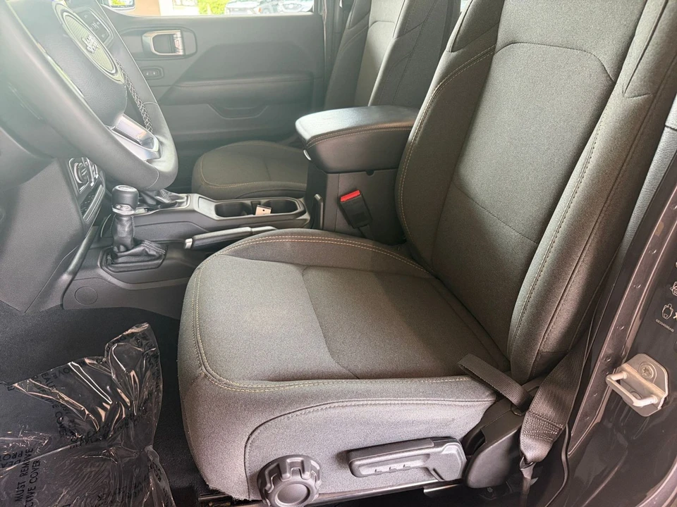 2025 Jeep JL Wrangler - Image 29 of 31