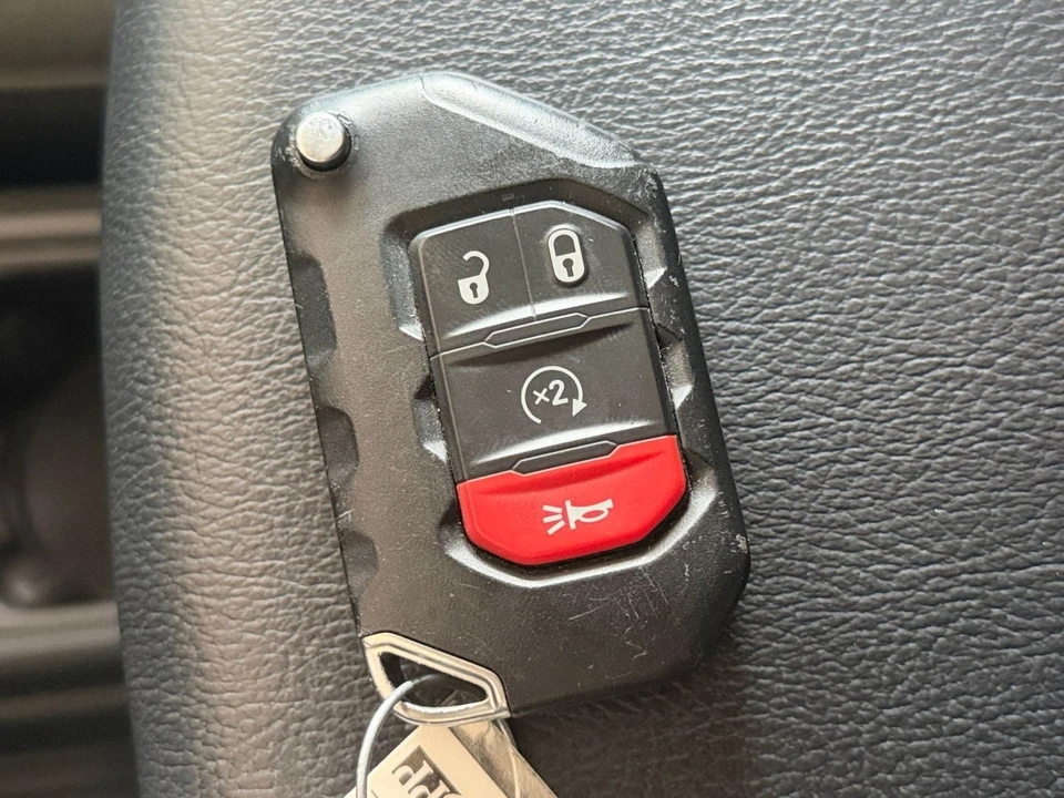 2025 Jeep JL Wrangler - Image 26 of 31