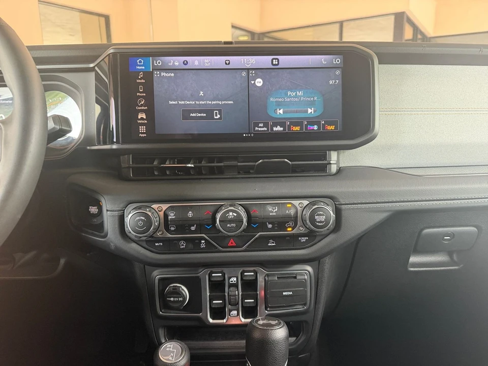 2025 Jeep JL Wrangler - Image 18 of 31