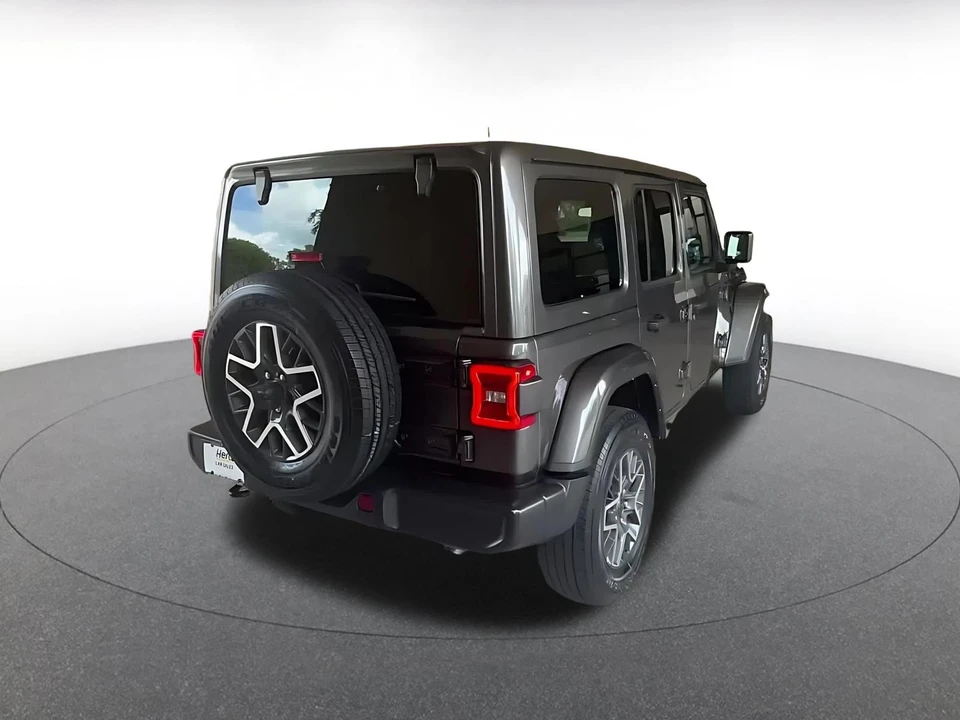 2025 Jeep JL Wrangler - Image 14 of 31