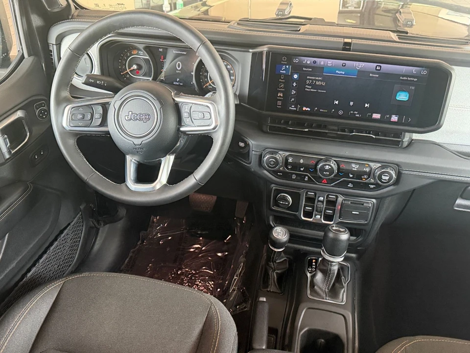 2025 Jeep JL Wrangler - Image 30 of 31