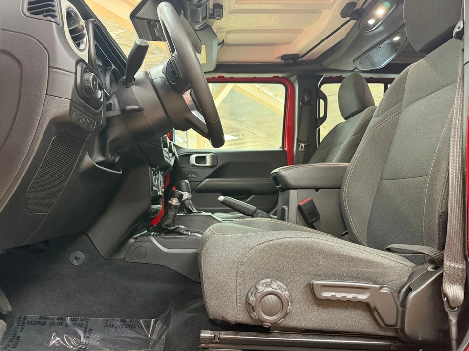 2025 Jeep JL Wrangler - Image 24 of 31