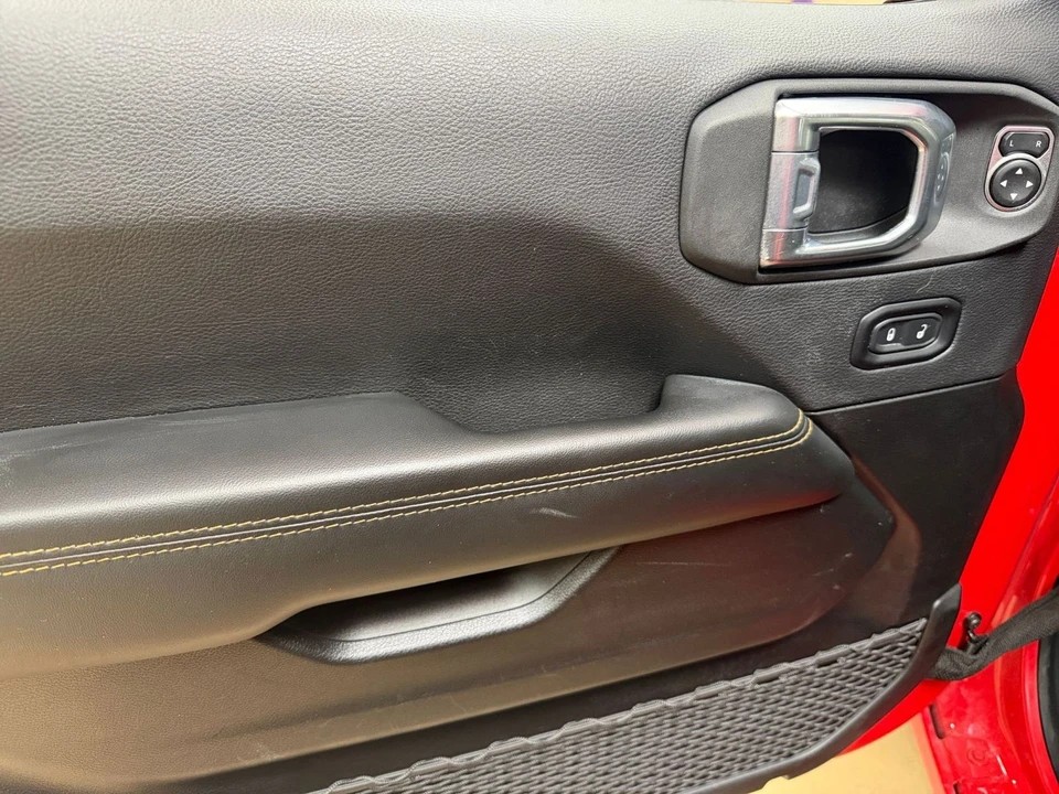 2025 Jeep JL Wrangler - Image 17 of 31